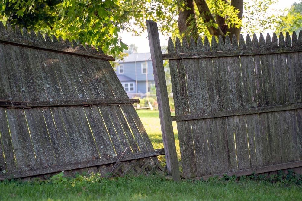 Easley homeowners choosing professional fencing services from Original Allen's Fencing