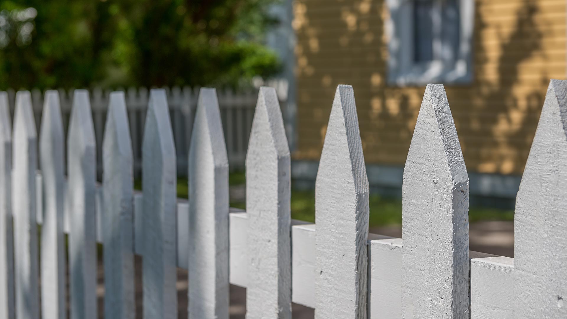 Custom fence builder in Greenville creating tailored fencing and gate solutions
